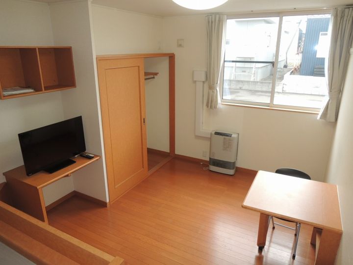 レオパレス南山鼻の居間