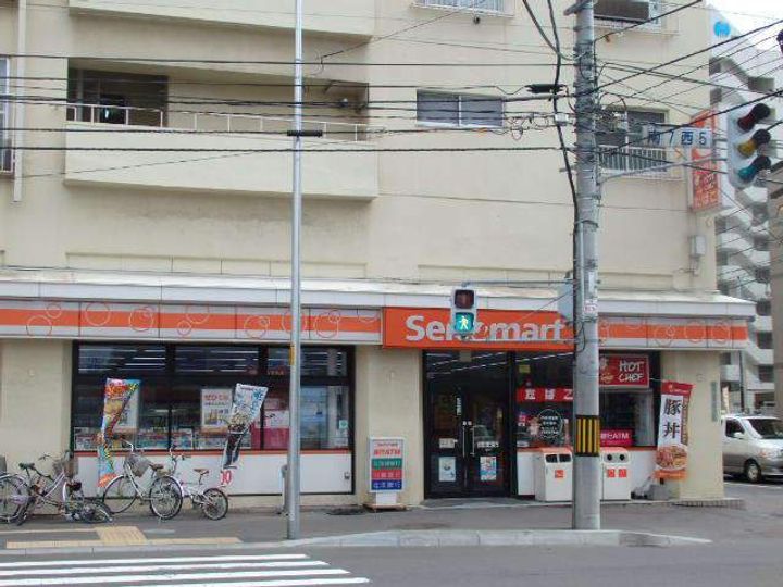 ルーブル8条館0302の周辺