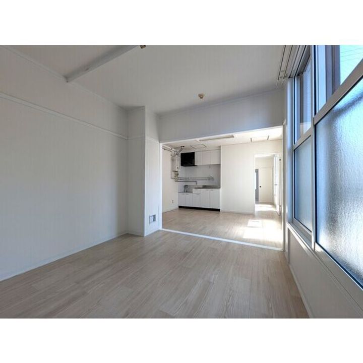 大富パレス1の居間