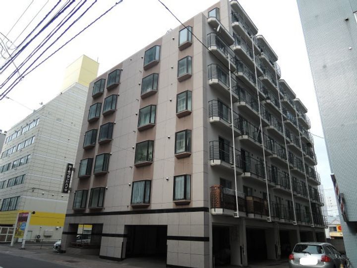 南1条グランドハイツ608の外観