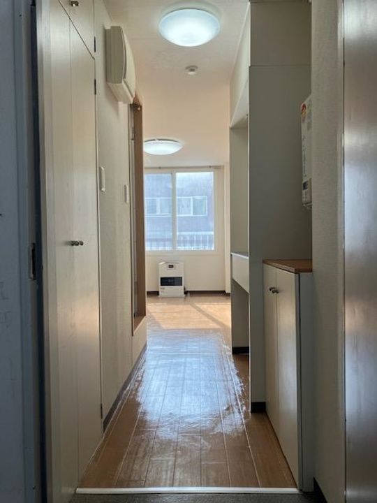 アルファビル大通西17503の玄関