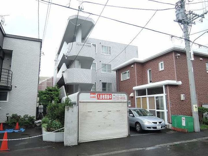 クレストテージ伏見の外観