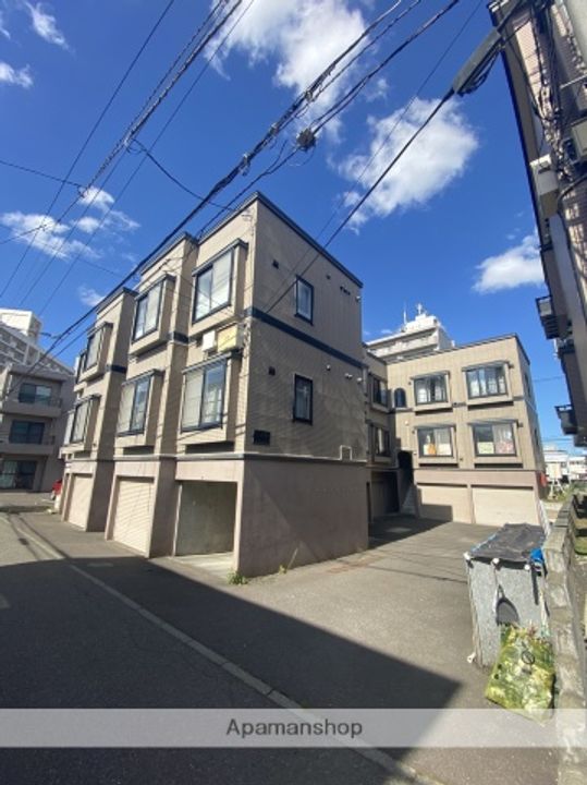 八番館101の外観