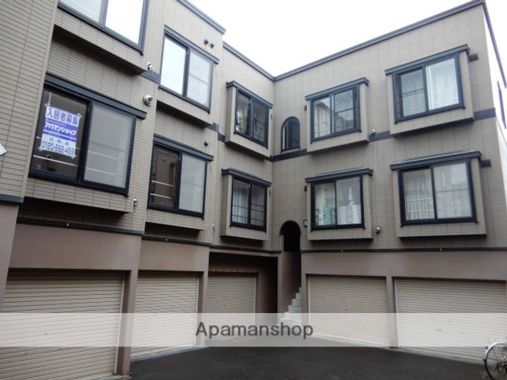 八番館101の外観