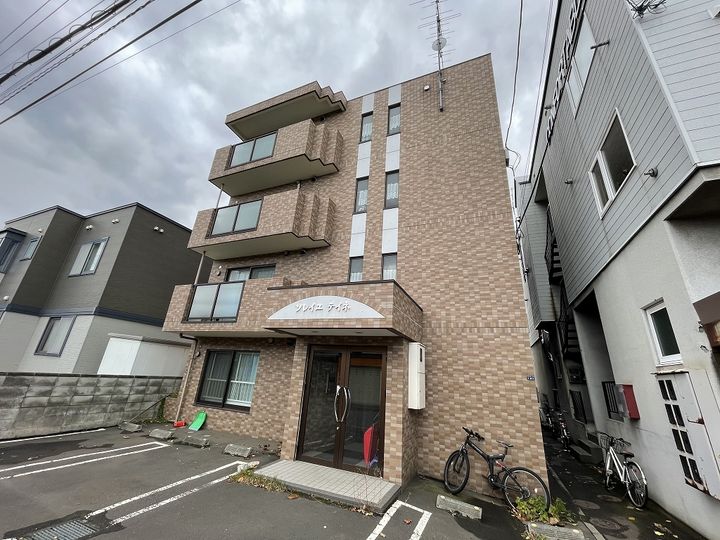ソレイユテイネ401の外観