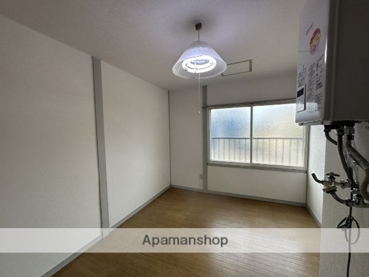 ヴィレッジ山の手212の内装