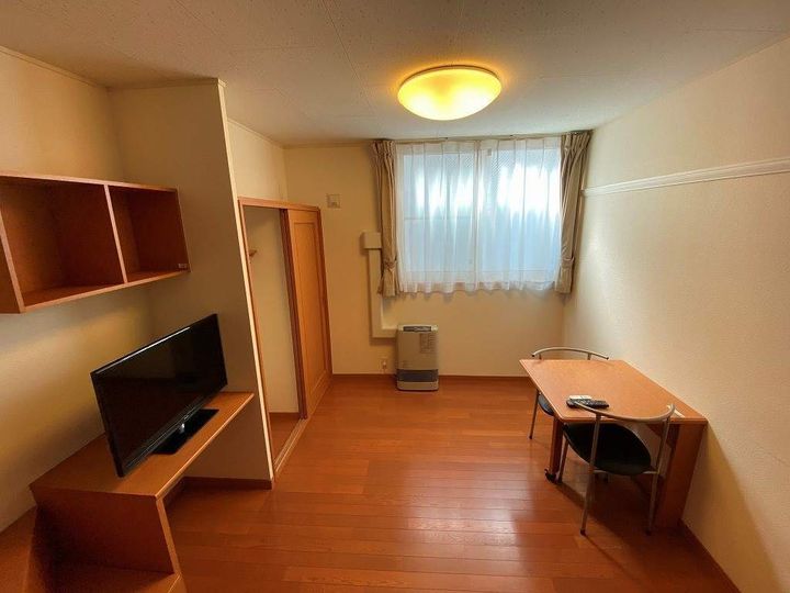 レオパレスロワジール西野Aの居間