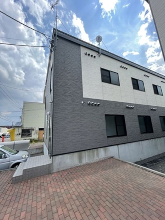 レオパレスロワジール西野A114の外観