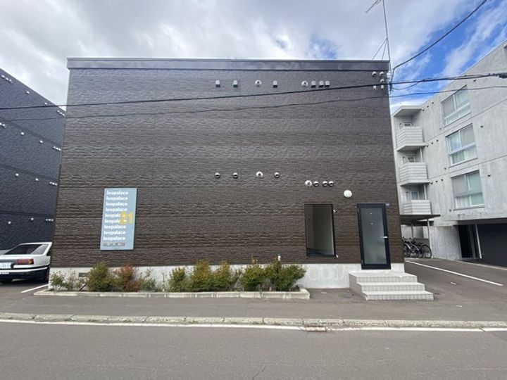 レオパレス華美館の外観