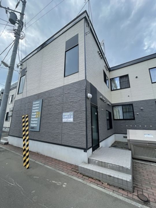 レオパレスロワジール西野Cの外観