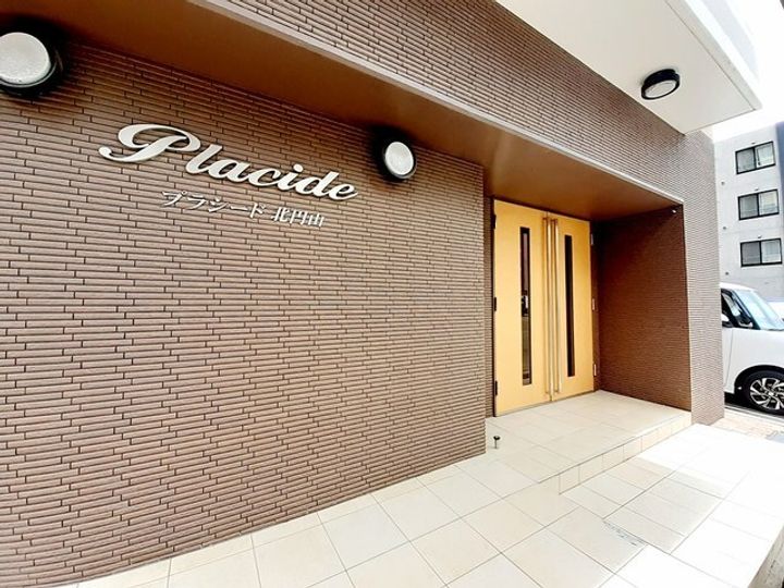 プラシード北円山の玄関