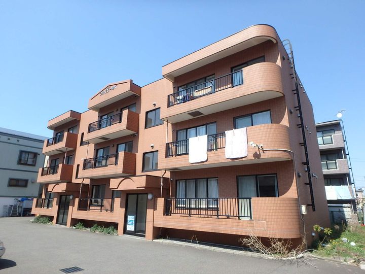 メゾンプルミエールKの外観