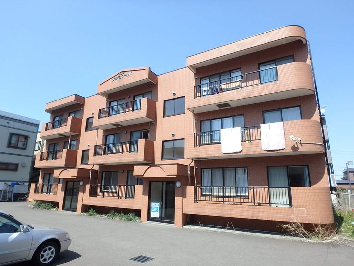 メゾンプルミエールKの外観