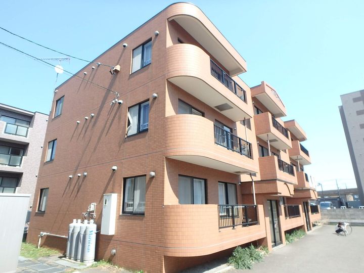 メゾンプルミエールKの外観