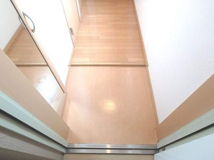 レラ・ホープ稲積公園00201の玄関