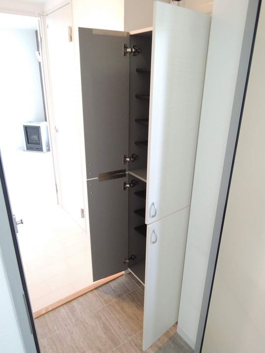 アヴァンティ ヒルズの玄関