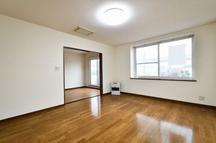 エクセレント新川B202の居間