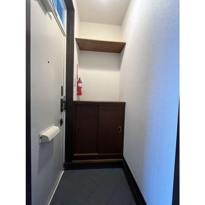 エクセレント新川B202の玄関