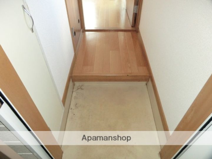 ルミエール東雁来の玄関