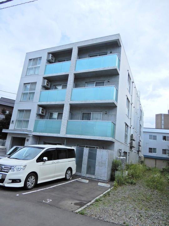 シャルルブラン0402の外観