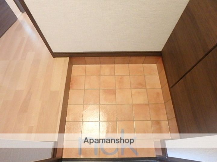 プレシャス30番館の玄関