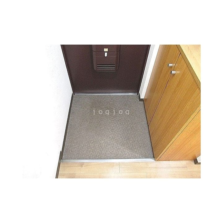 十一屋マンションの玄関