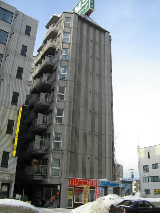 クレストコート北大前404の外観