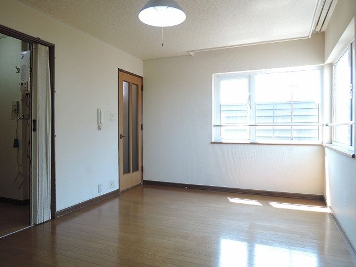 丸美ハイツNO.5101の居間