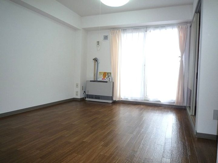 ルナハイツ北31条00103の居間