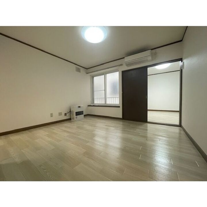 ルシーダ西野の居間