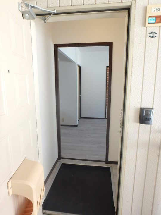 ハイツジョルジュ202の玄関