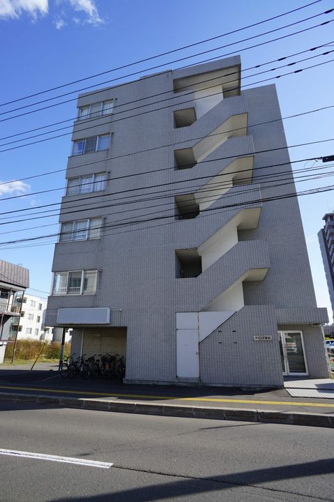 北海道札幌市西区二十四軒四条4丁目の賃貸マンションの外観