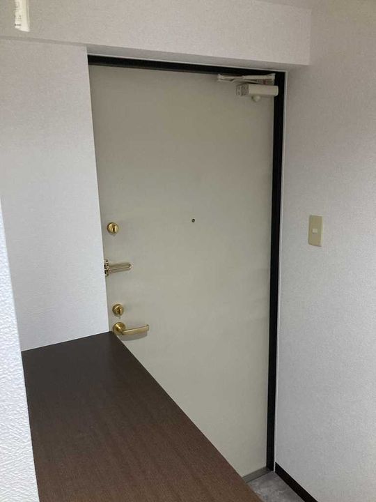 サイレンス八軒アネックスの玄関