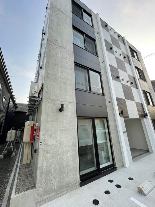 LIVING WITH MOTO402の外観