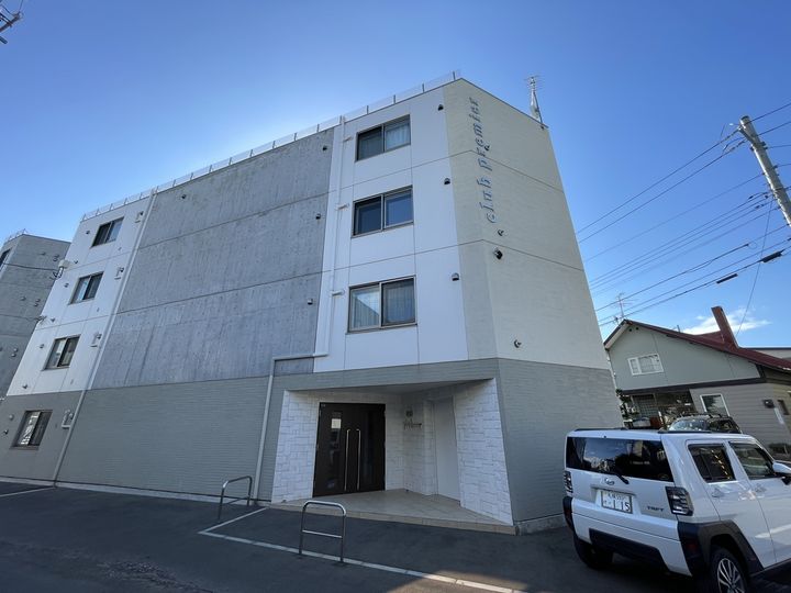 CLUB PREMIER発寒の外観