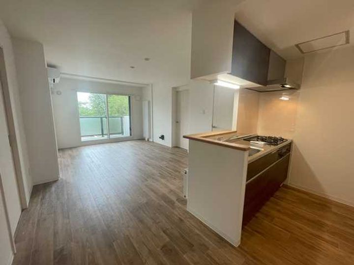 プレミア山の手00202の居間