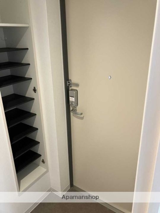 北海道札幌市西区西町北13丁目の賃貸マンションの玄関