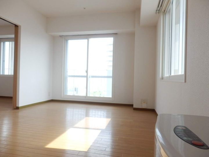 ティアラタワー中島倶楽部(Ⅰ−Ⅳ)の居間