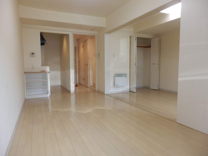 クラッセ円山 EAST00103の居間