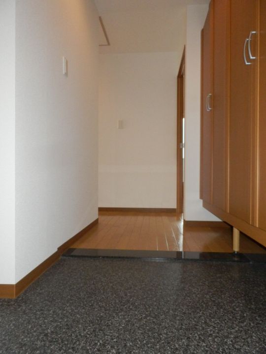 ティアラタワー中島倶楽部(Ⅰ−Ⅳ)の玄関