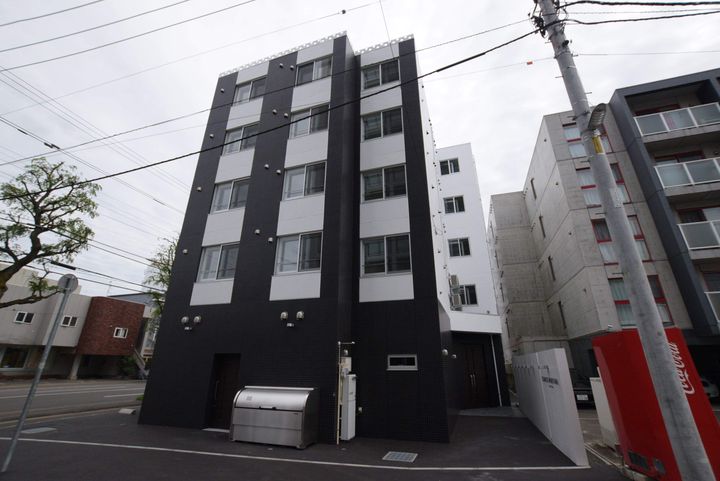 クレマティス円山の外観