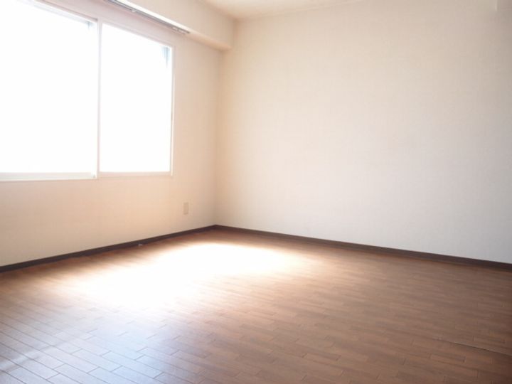 8・4サウンドビル401の内装