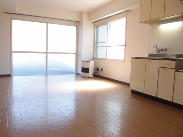 8・4サウンドビル401の内装