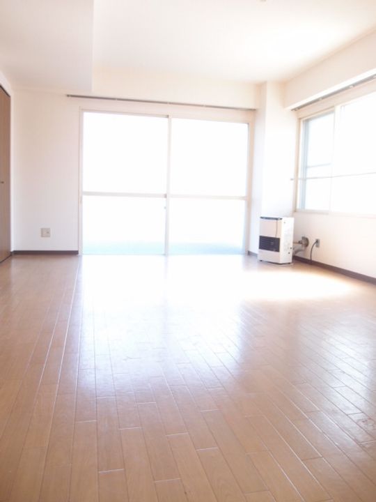 8・4サウンドビル401の内装