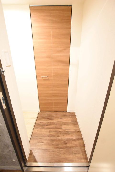 NOVA北円山(ノーヴァキタマルヤマ)の玄関