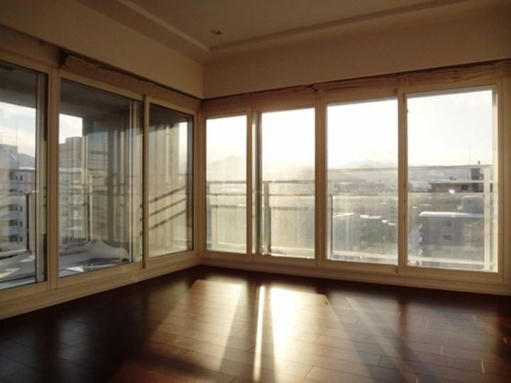 ライオンズ大通グランゼ1001の居間