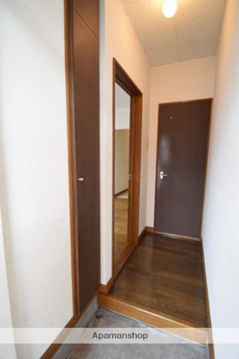 ビエナBの玄関