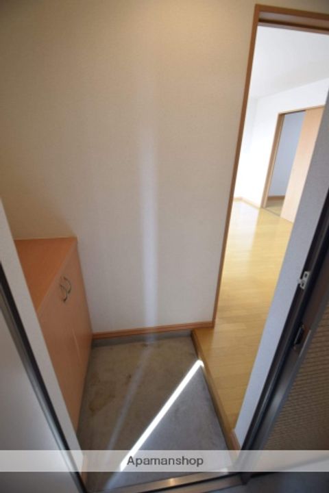 クリスタル・1の玄関