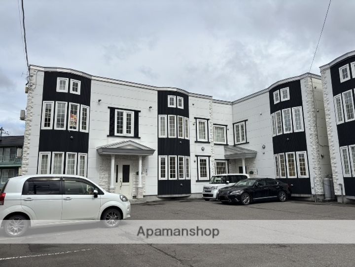 クローバーA棟の外観