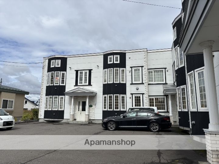 クローバーA棟の外観